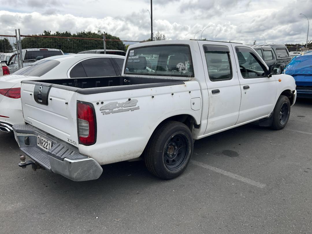 Photo '4' of Nissan Navara DC W/S AIR