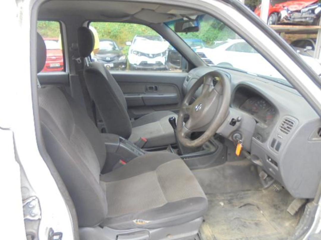 Photo '8' of Nissan Navara DC W/S AIR Photo '8' of Nissan Navara DC W/S AIR