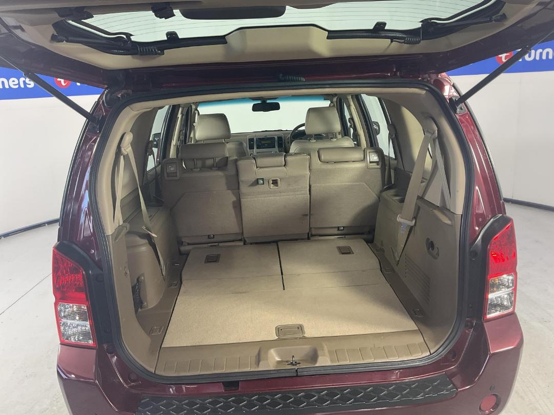 Photo '12' of Nissan Pathfinder TI