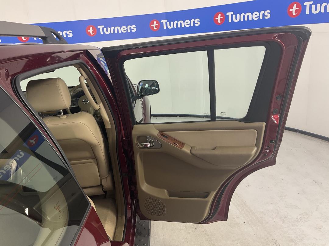 Photo '17' of Nissan Pathfinder TI