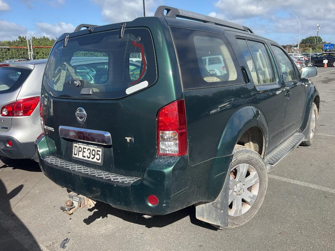 Photo '4' of Nissan Pathfinder TI