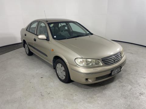 gold nissan pulsar