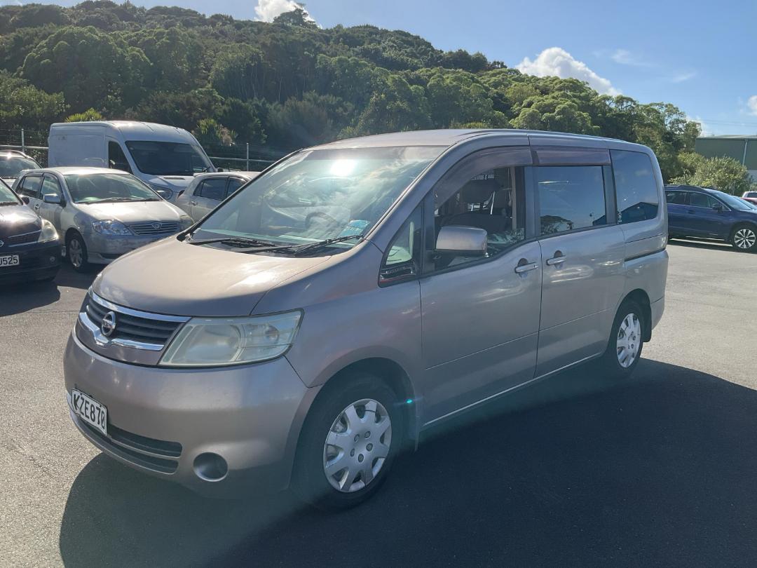 Photo '3' of Nissan Serena Photo '3' of Nissan Serena