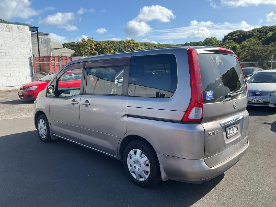 Photo '5' of Nissan Serena Photo '5' of Nissan Serena
