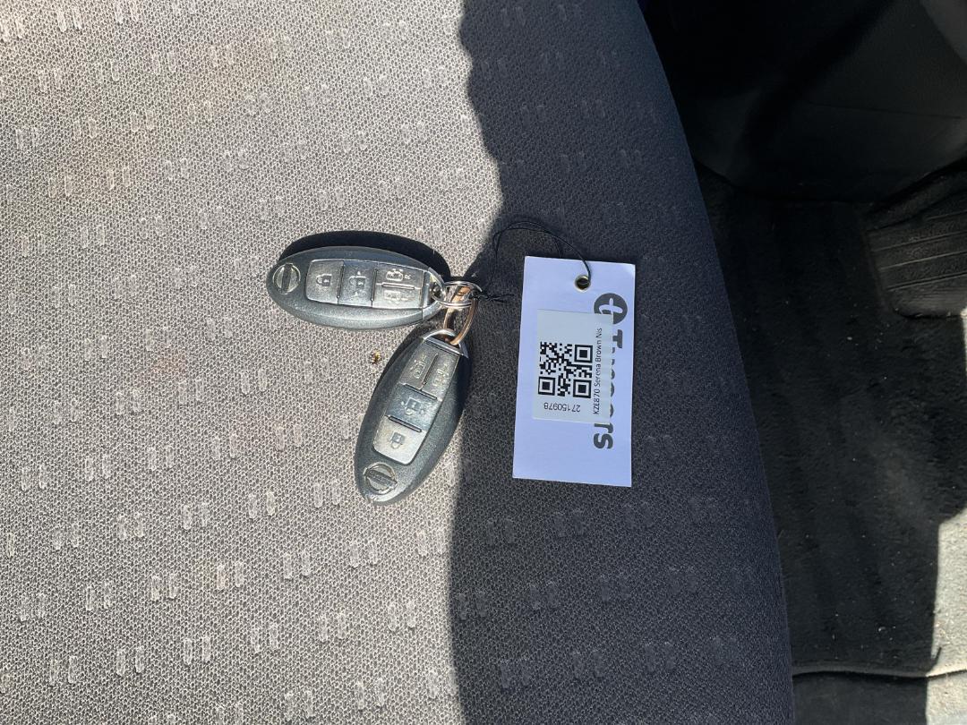 Photo '7' of Nissan Serena Photo '7' of Nissan Serena