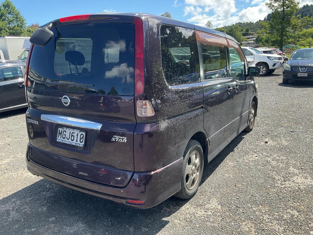 Photo '2' of Nissan Serena Photo '2' of Nissan Serena