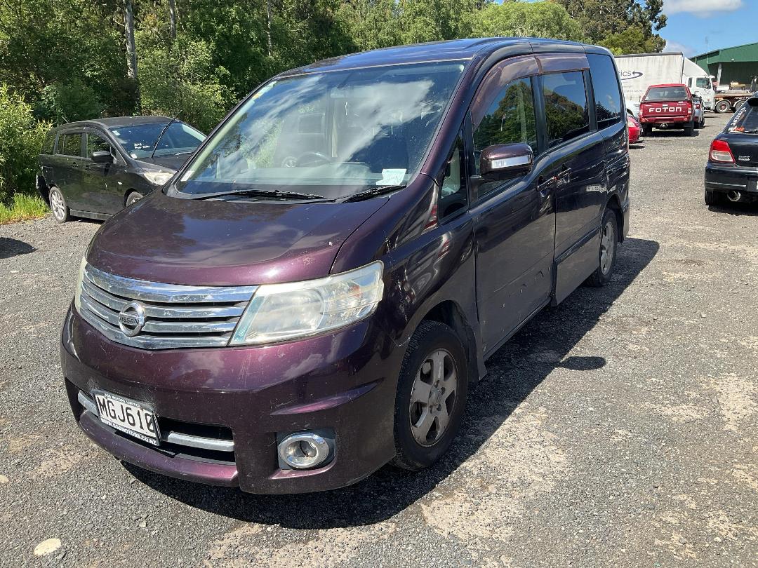 Photo '4' of Nissan Serena Photo '4' of Nissan Serena