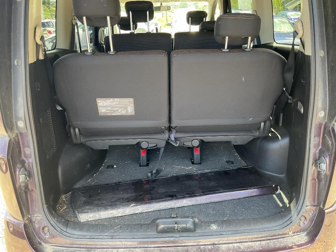 Photo '14' of Nissan Serena Photo '14' of Nissan Serena