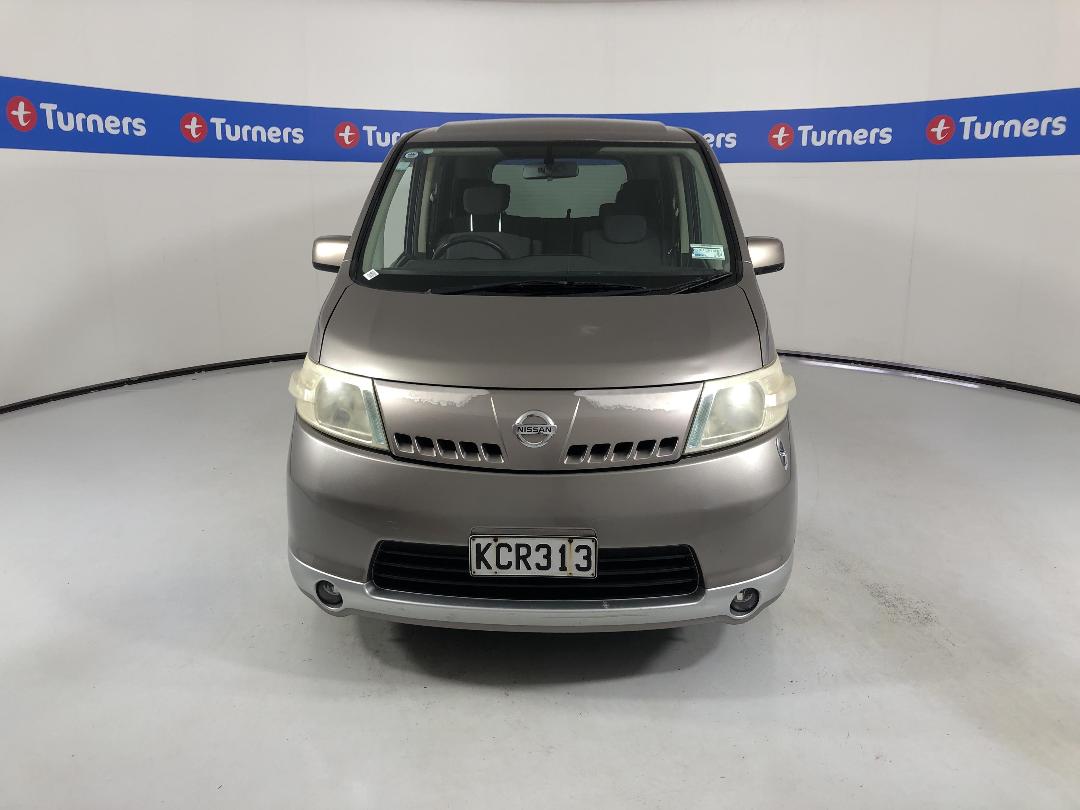 Photo '2' of Nissan Serena