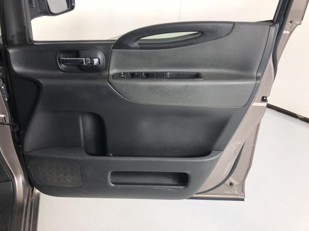 Photo '15' of Nissan Serena