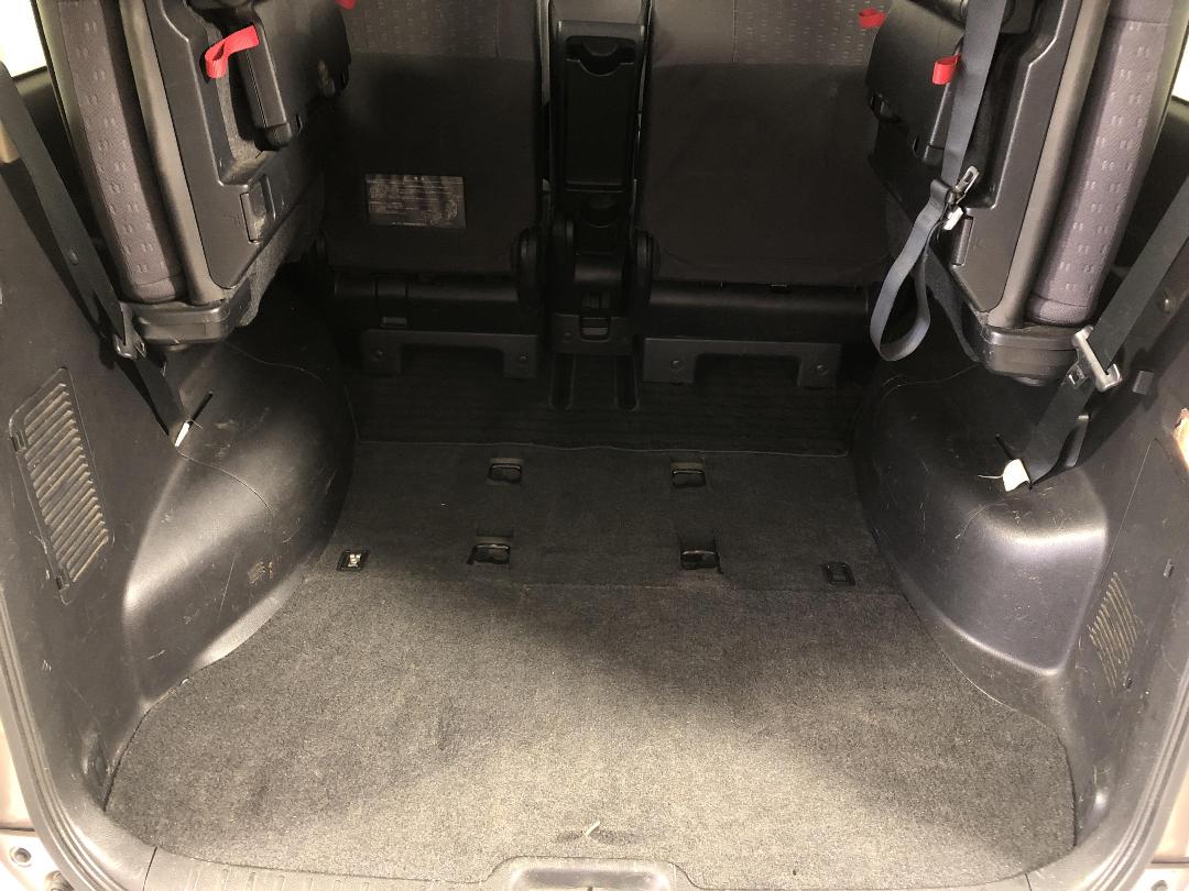 Photo '14' of Nissan Serena