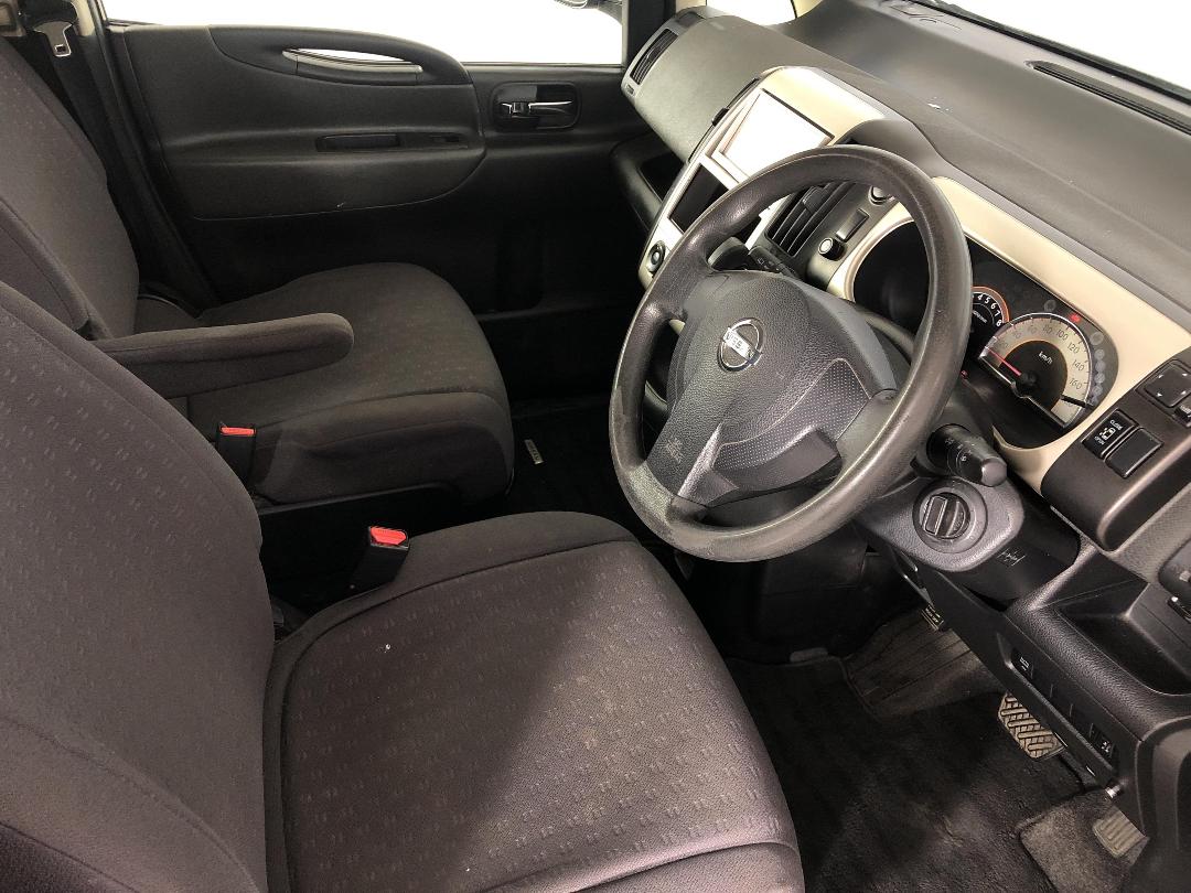 Photo '16' of Nissan Serena