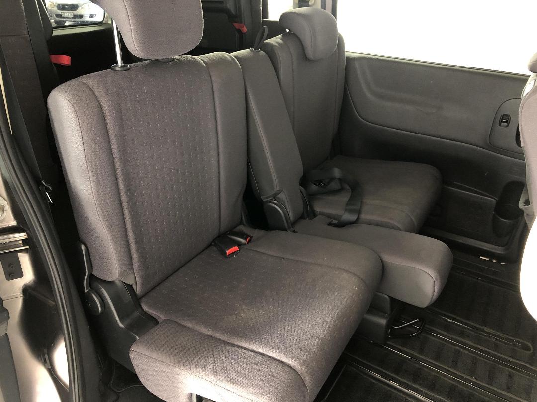 Photo '20' of Nissan Serena