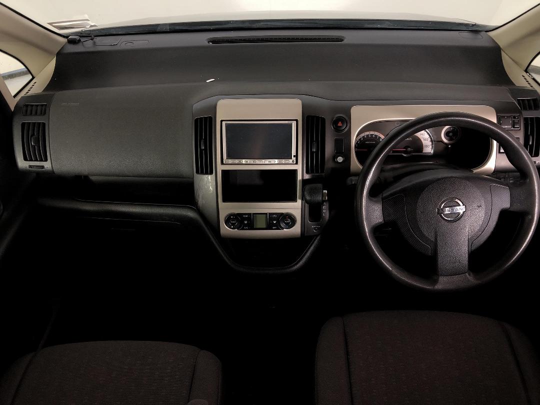 Photo '17' of Nissan Serena