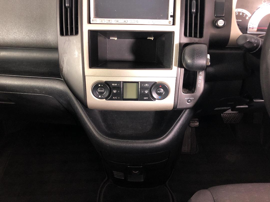 Photo '18' of Nissan Serena