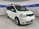 Thumbnail '1' of Nissan Serena