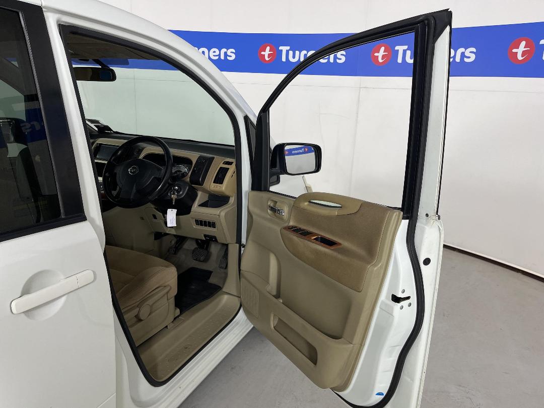 Photo '15' of Nissan Serena