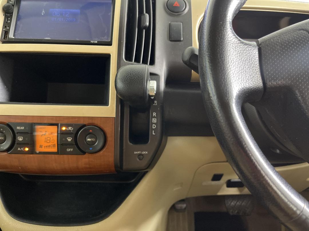 Photo '23' of Nissan Serena