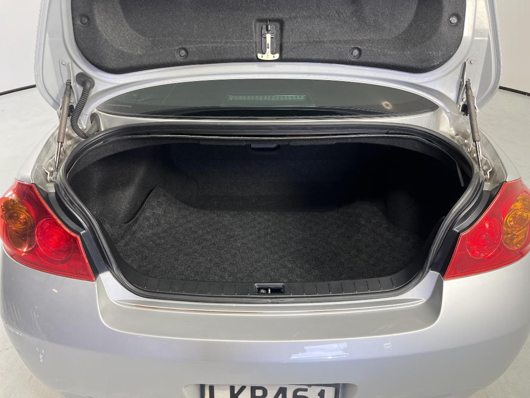 Photo '14' of Nissan Skyline