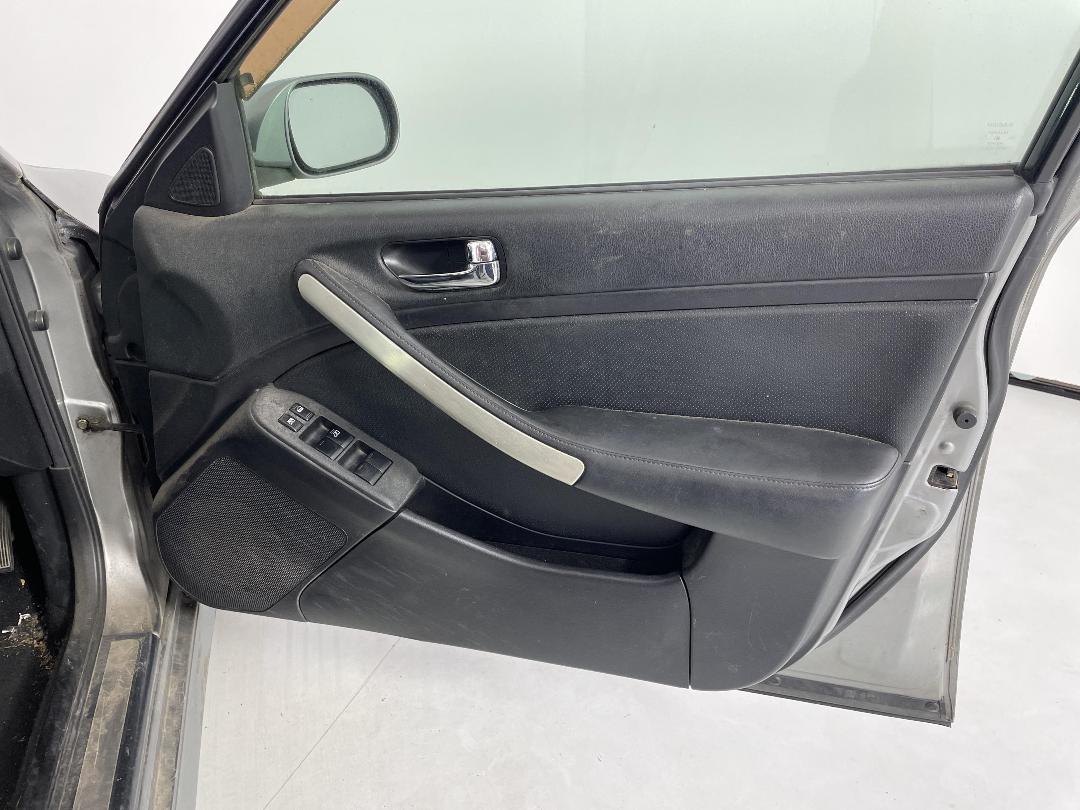 Photo '13' of Nissan Stagea Photo '13' of Nissan Stagea