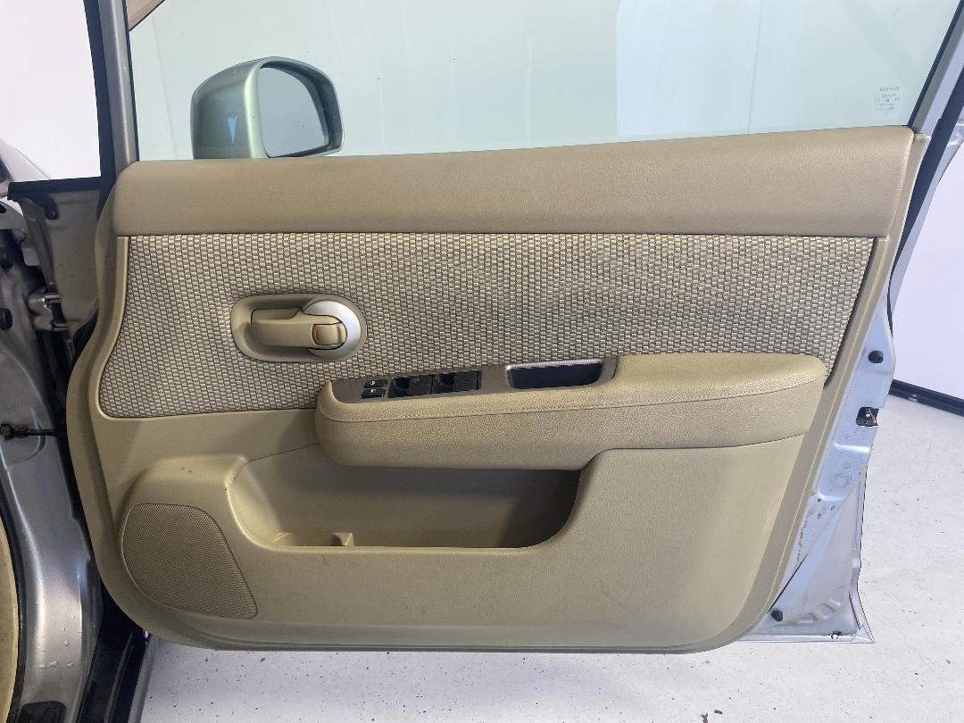 Photo '15' of Nissan Tiida Photo '15' of Nissan Tiida