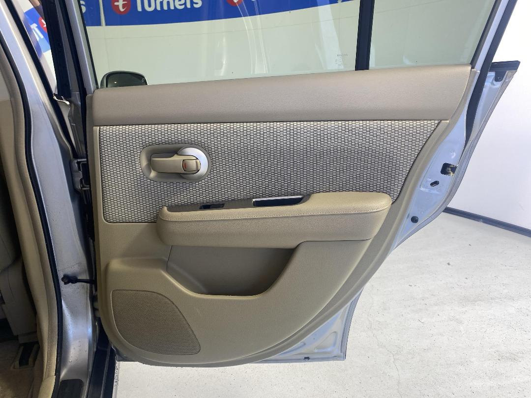 Photo '19' of Nissan Tiida Photo '19' of Nissan Tiida