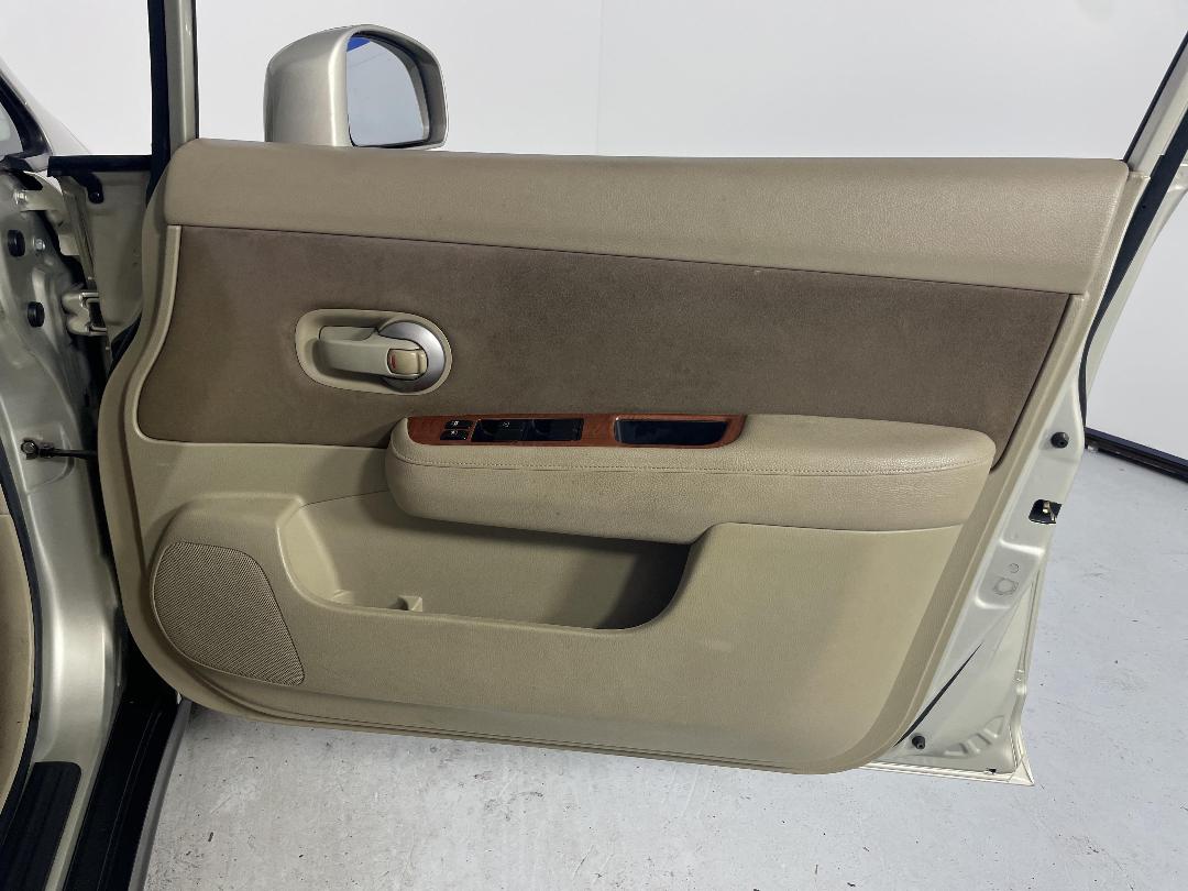 Photo '15' of Nissan Tiida Photo '15' of Nissan Tiida