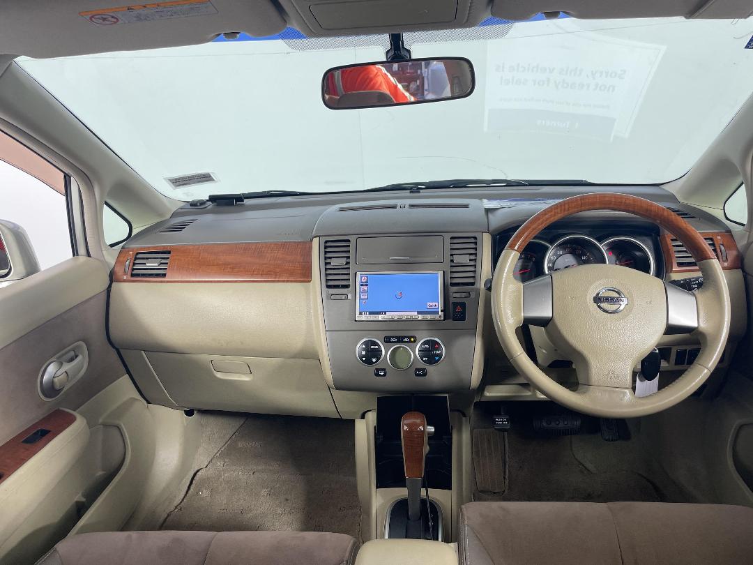 Photo '17' of Nissan Tiida Photo '17' of Nissan Tiida