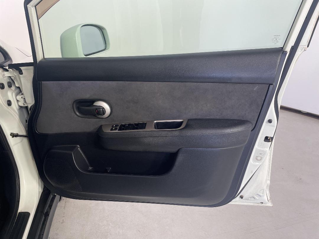 Photo '15' of Nissan Tiida Photo '15' of Nissan Tiida