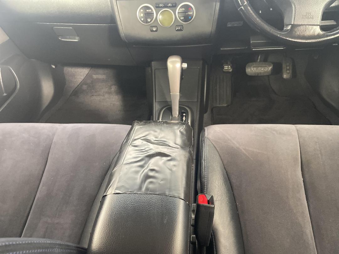 Photo '18' of Nissan Tiida Photo '18' of Nissan Tiida