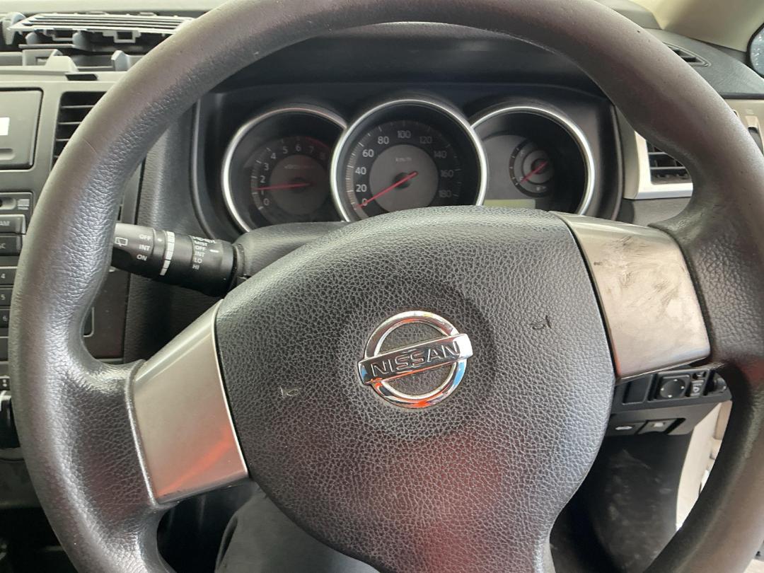 Photo '25' of Nissan Tiida Photo '25' of Nissan Tiida