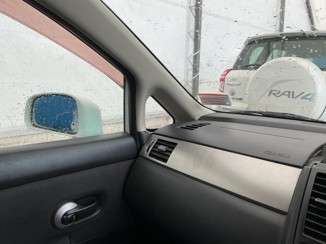 Photo '28' of Nissan Tiida Photo '28' of Nissan Tiida