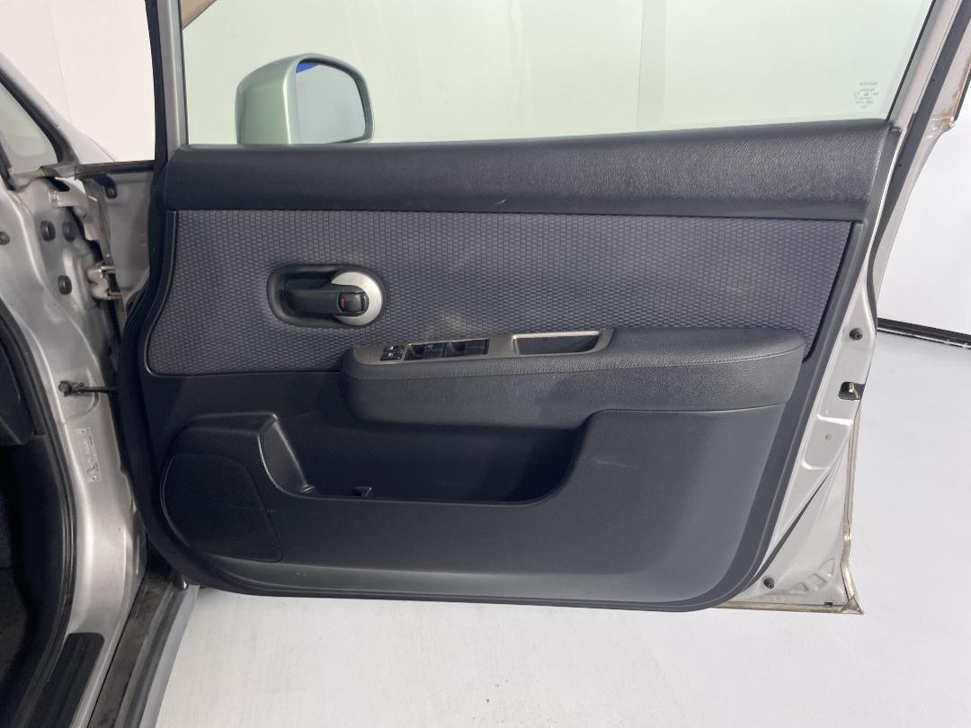 Photo '15' of Nissan Tiida Photo '15' of Nissan Tiida