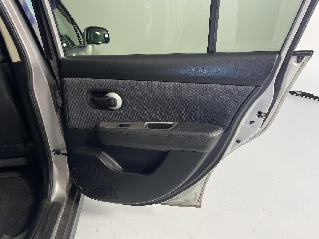 Photo '19' of Nissan Tiida Photo '19' of Nissan Tiida