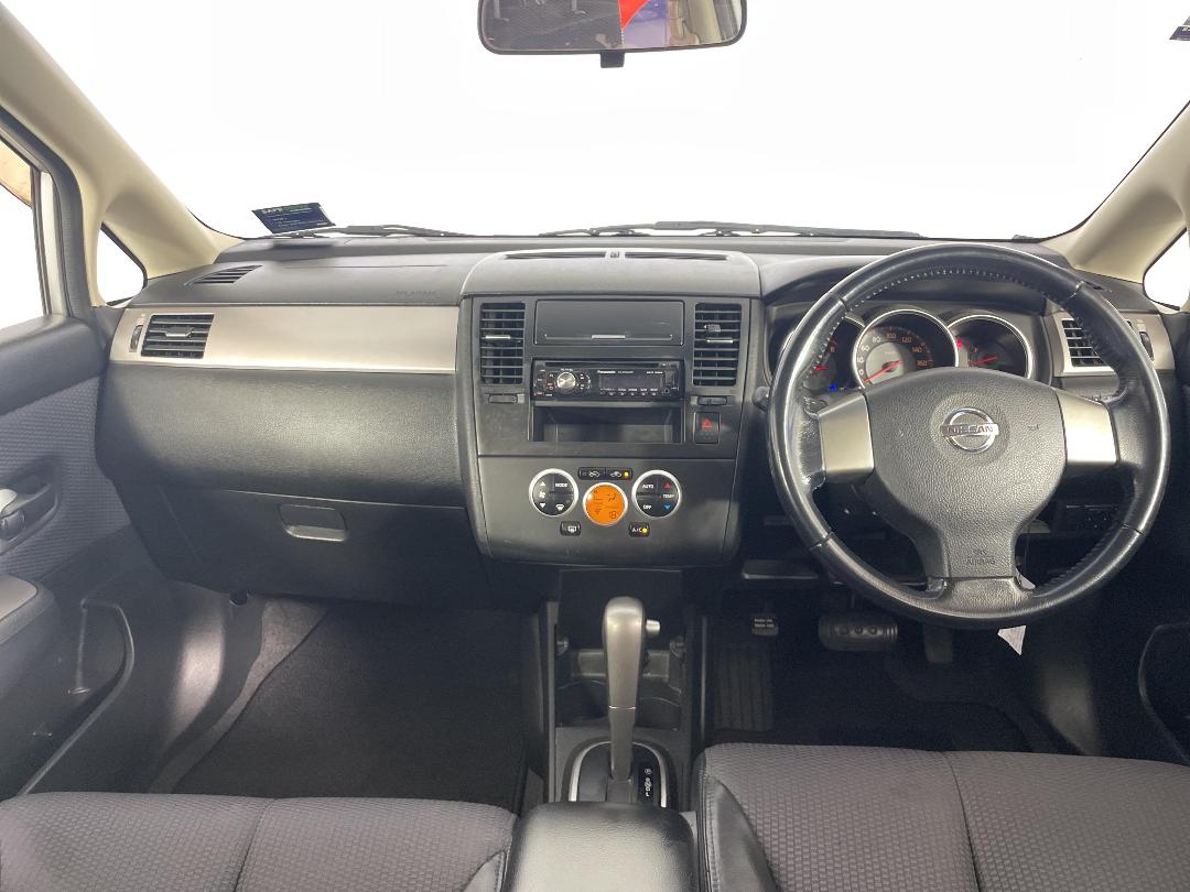 Photo '17' of Nissan Tiida Photo '17' of Nissan Tiida