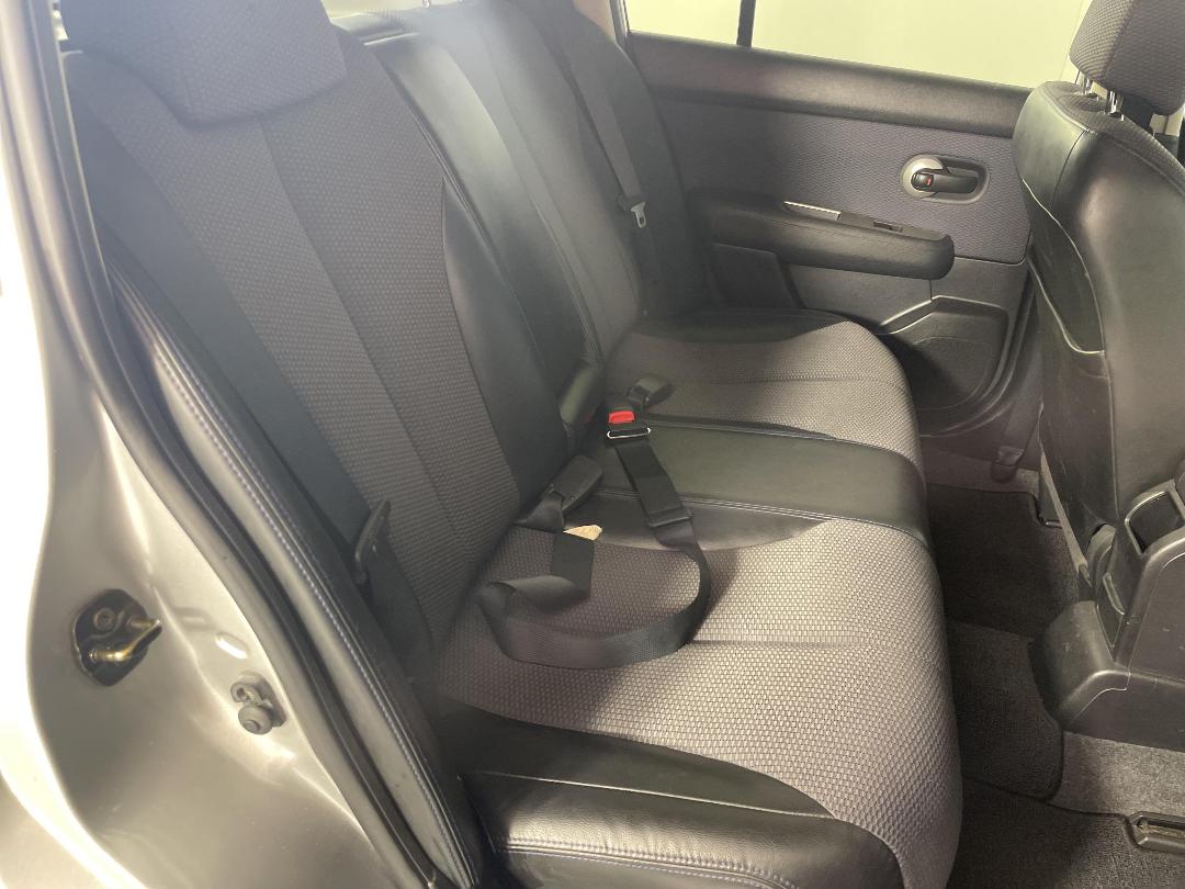 Photo '20' of Nissan Tiida Photo '20' of Nissan Tiida