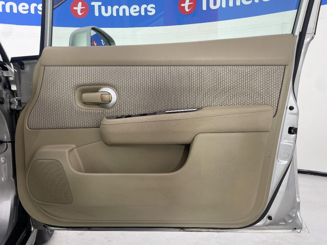 Photo '15' of Nissan Tiida Photo '15' of Nissan Tiida