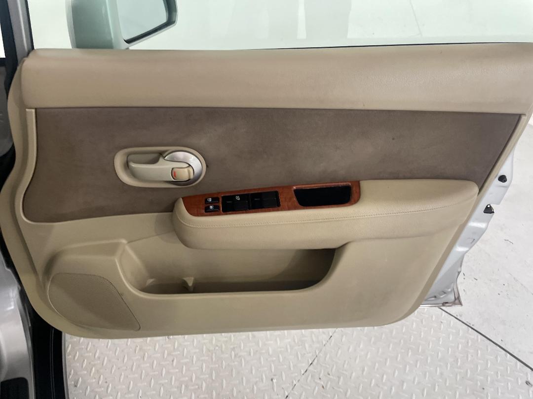 Photo '15' of Nissan Tiida