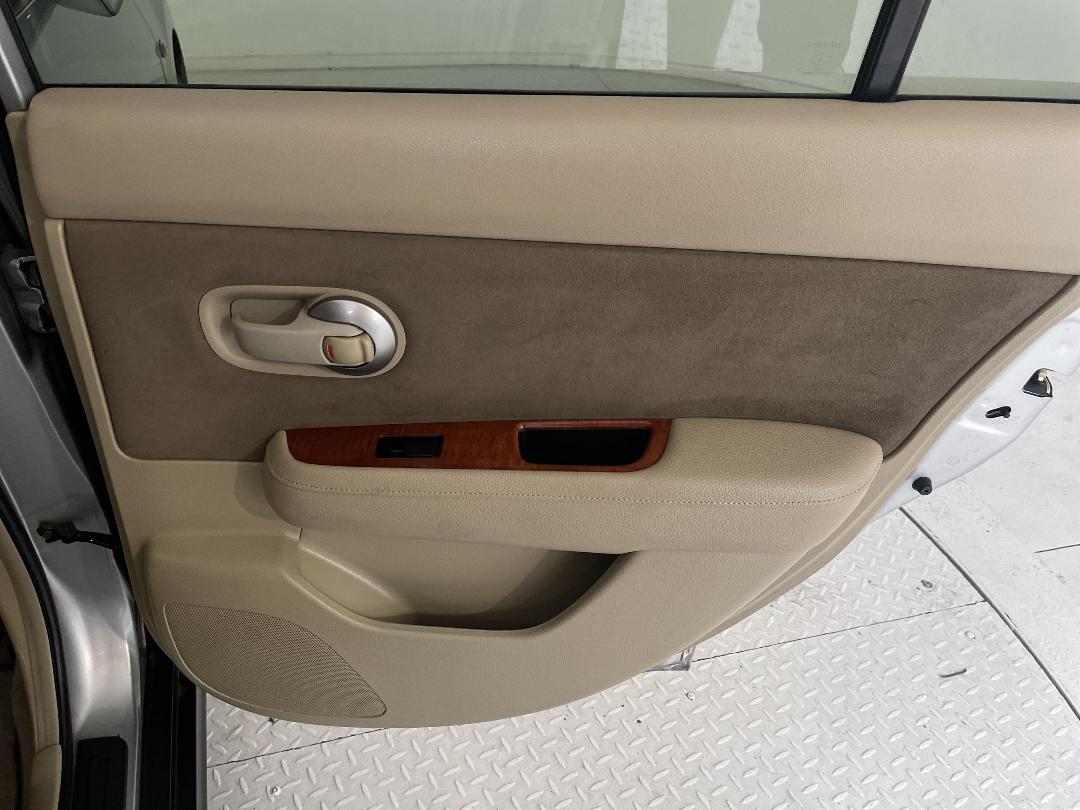 Photo '19' of Nissan Tiida