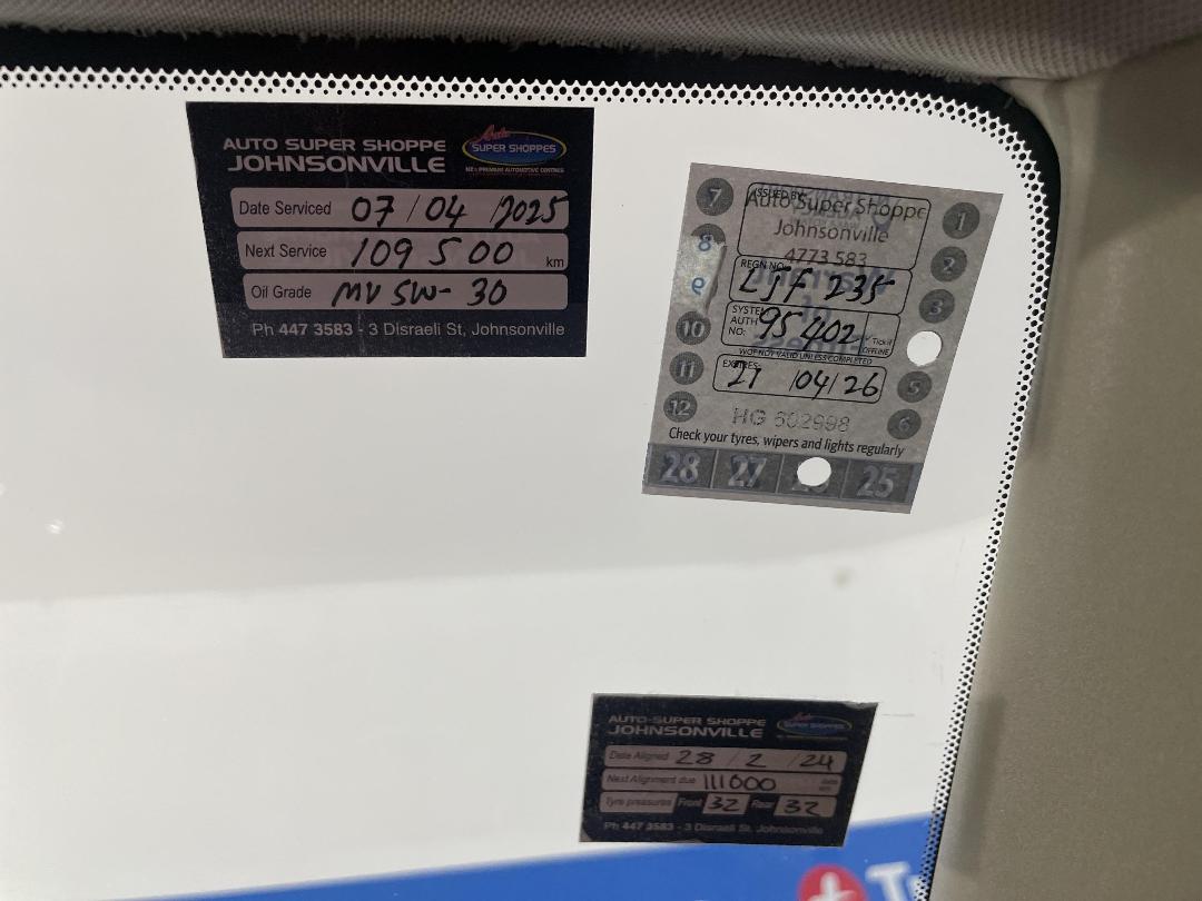 Photo '30' of Nissan Tiida