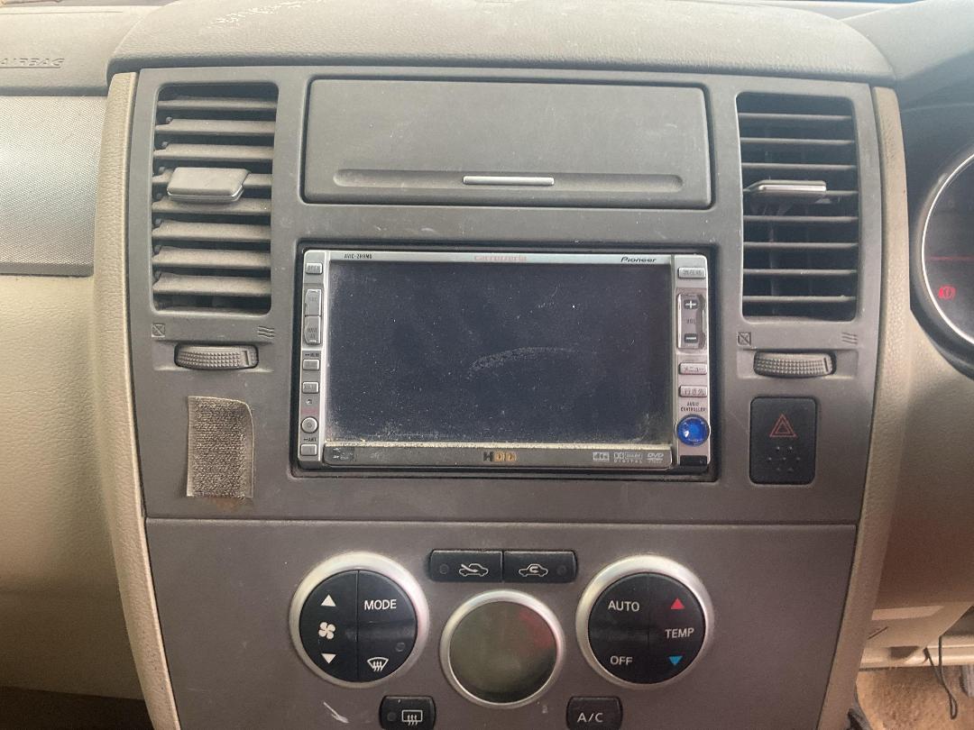 Photo '10' of Nissan Tiida Photo '10' of Nissan Tiida