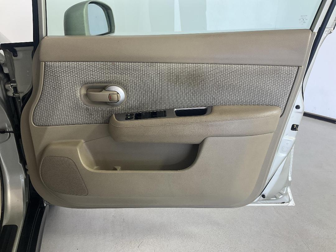 Photo '15' of Nissan Tiida Photo '15' of Nissan Tiida