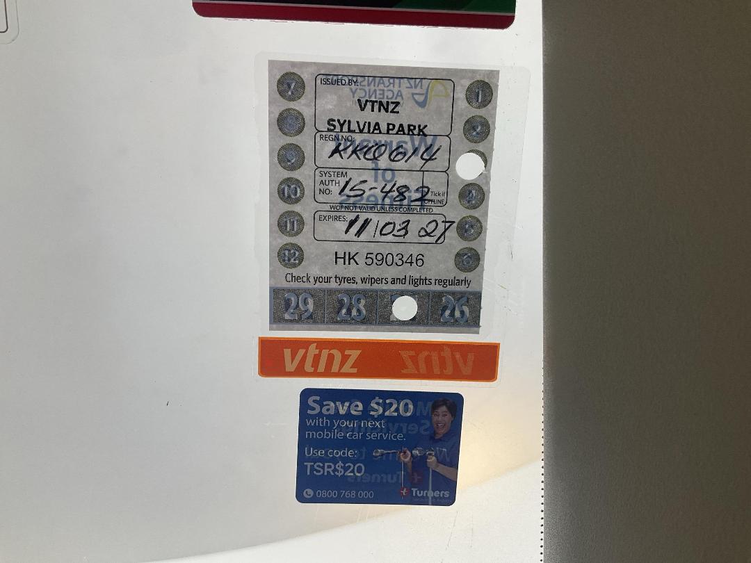 Photo '23' of Nissan Tiida Photo '23' of Nissan Tiida