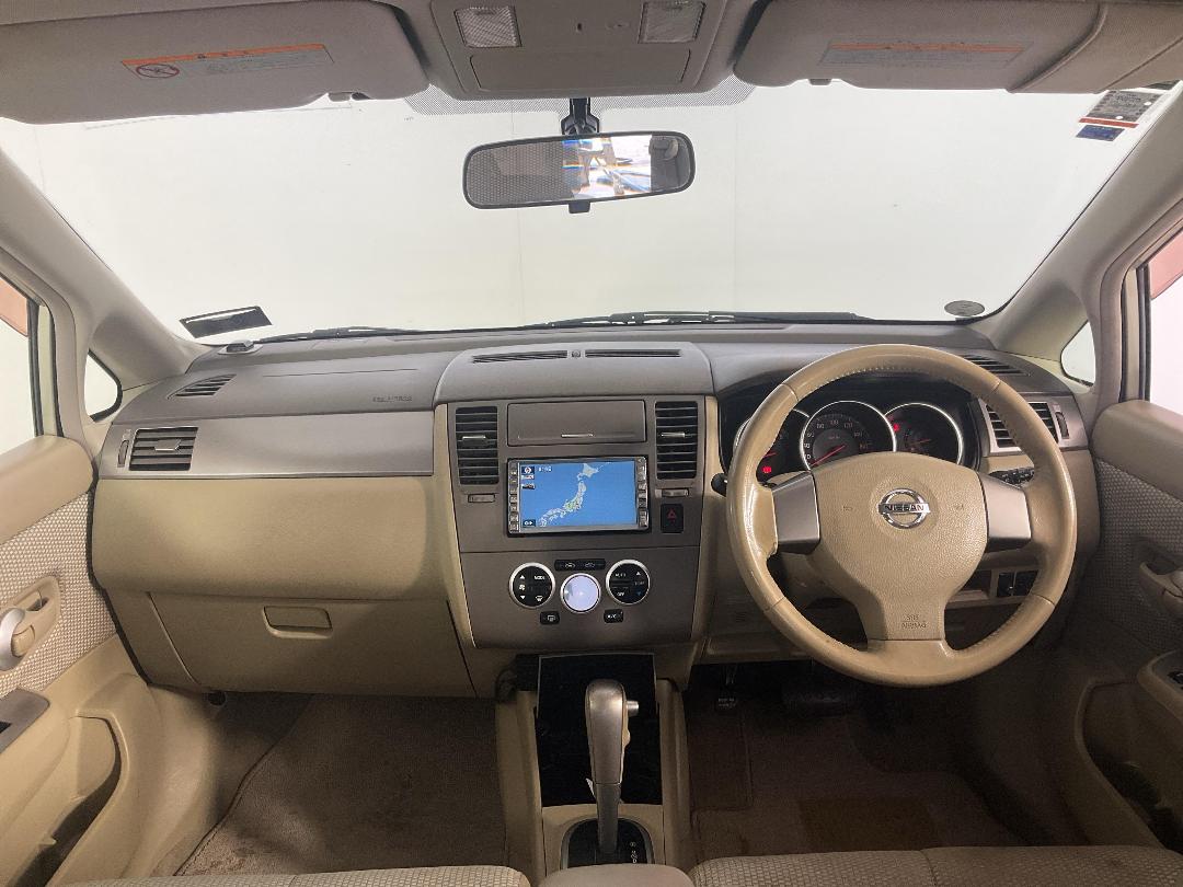 Photo '17' of Nissan Tiida Photo '17' of Nissan Tiida