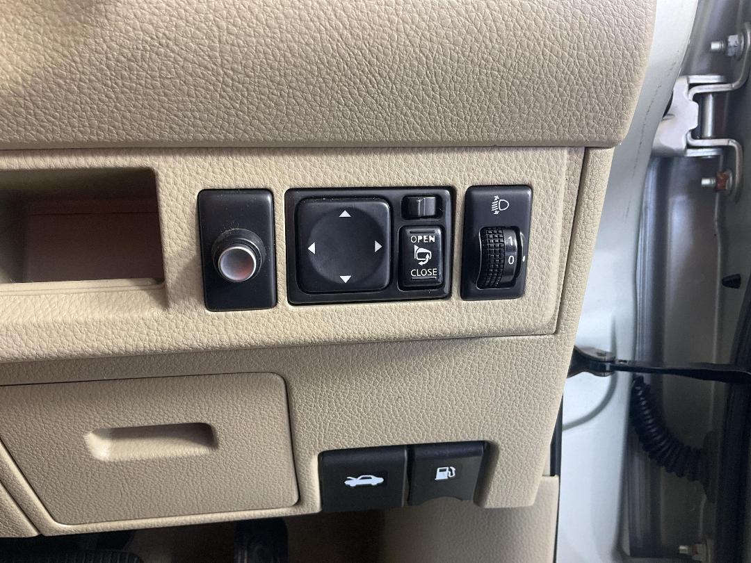 Photo '26' of Nissan Tiida Photo '26' of Nissan Tiida