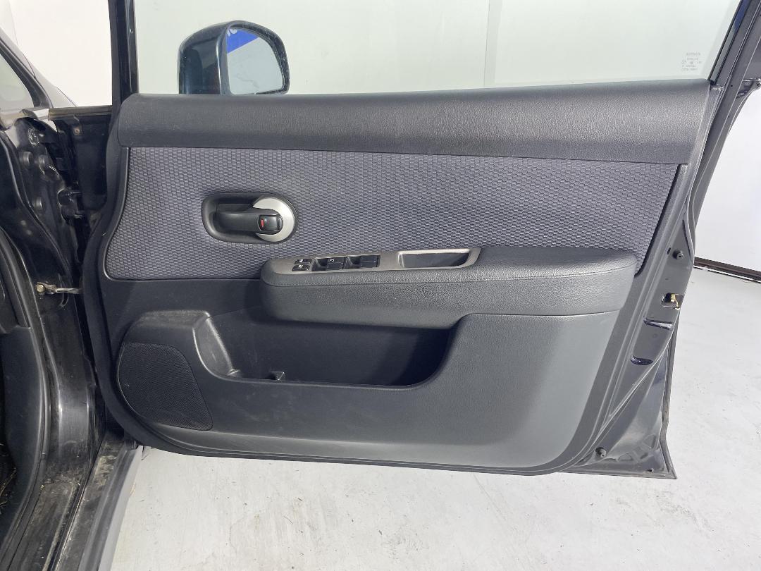 Photo '15' of Nissan Tiida Photo '15' of Nissan Tiida