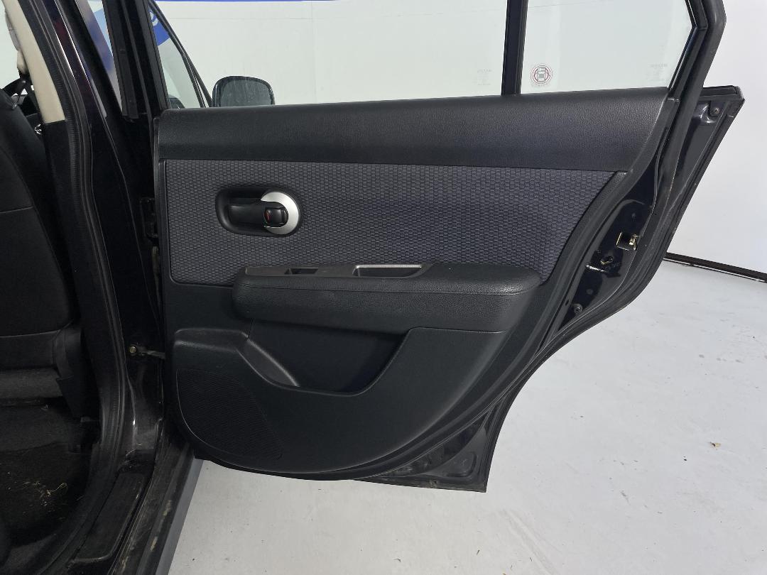 Photo '19' of Nissan Tiida Photo '19' of Nissan Tiida