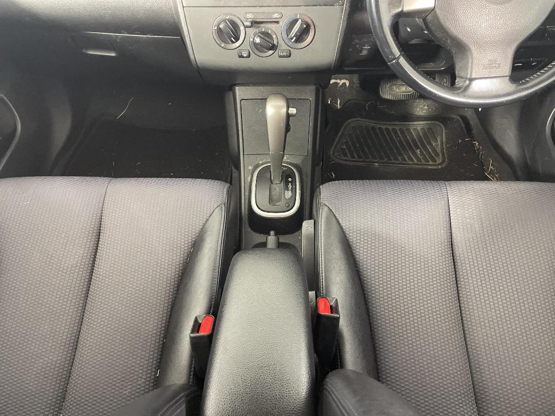 Photo '18' of Nissan Tiida Photo '18' of Nissan Tiida