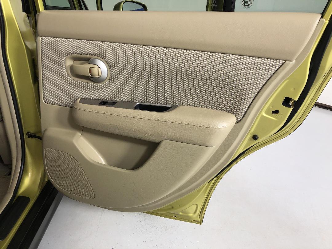 Photo '19' of Nissan Tiida