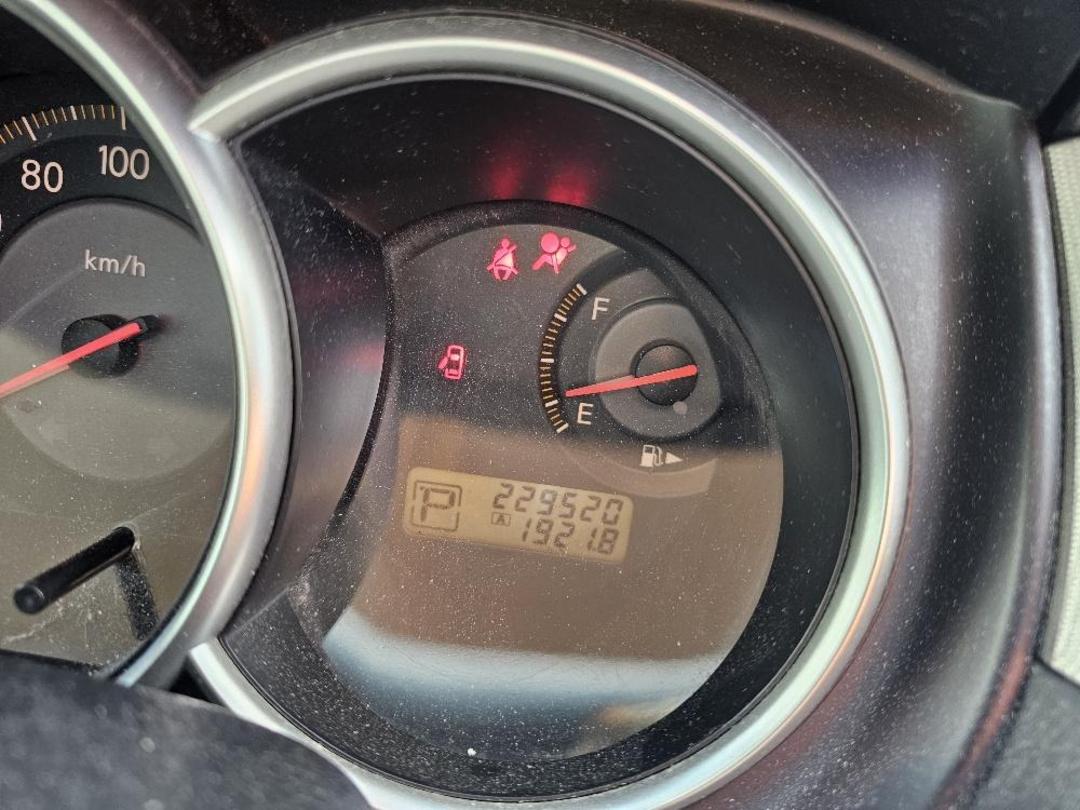 Photo '9' of Nissan Tiida